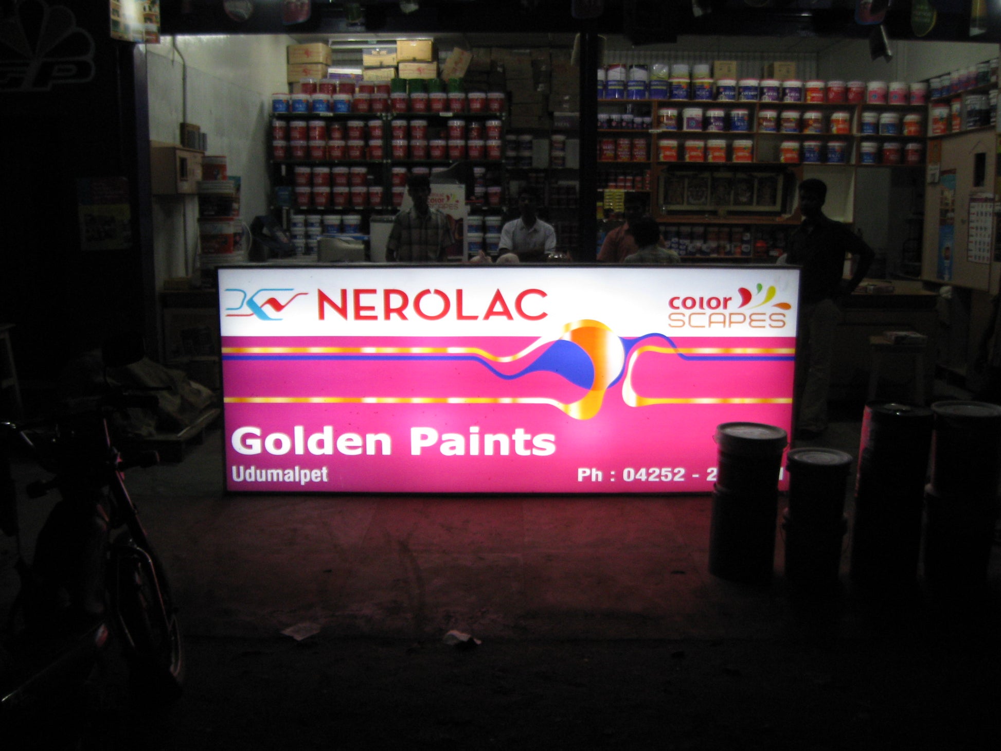 Letrero led luminoso led en caja de luz  estructura interna de acero y exterior de lamina . frente  de lona iluminada desde el interior con timer opcional